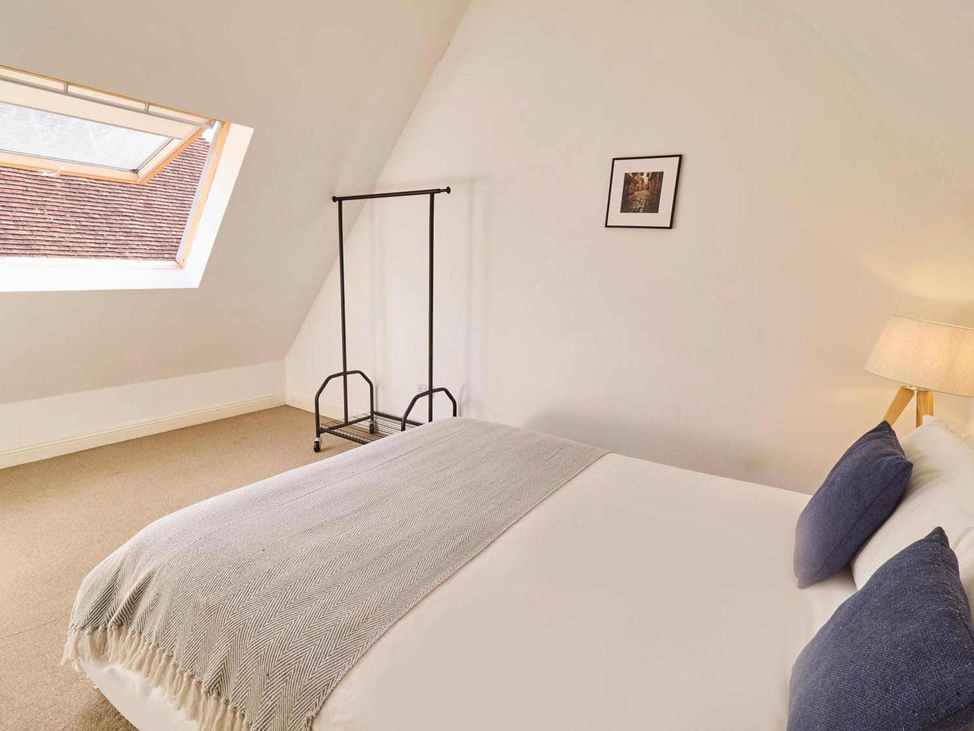 Host & - Queen's Corner Holiday home *